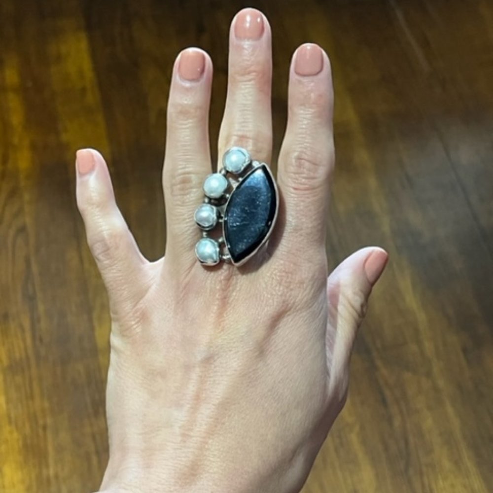 Onyx and mother of pearl set / Earrings and Ring / from Guanajuato